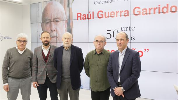 Edu Barinaga, Dennis Itxaso, Raúl Guerra Garrido, Felipe Juaristi y Patxi Arratibel