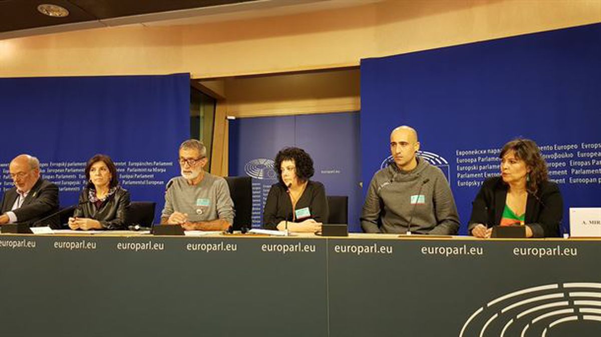 Rueda de prensa de Altsasu Gurasoak en el Parlamento europeo