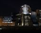 Proyecciones de luz para presentar la exposición de Jenny Holzer en el Guggenheim