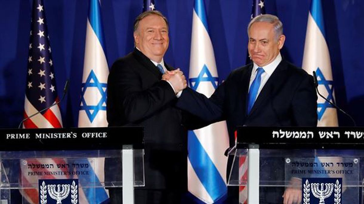 Mike Pompeo AEBko Estatu idazkaria eta Benjamin Netanyahu.