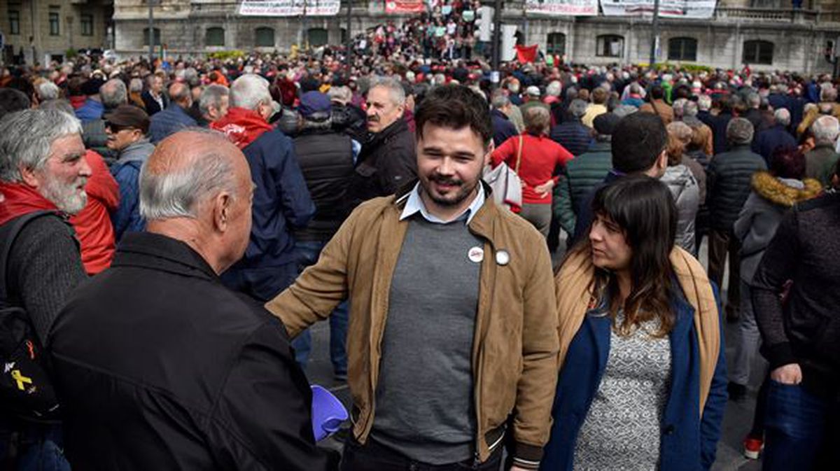 Gabriel Rufián, en la concentración de los pensionistas, en Bilbao.