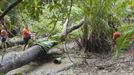 Los rojos se encuentran con el infierno en el campamento muy pobre