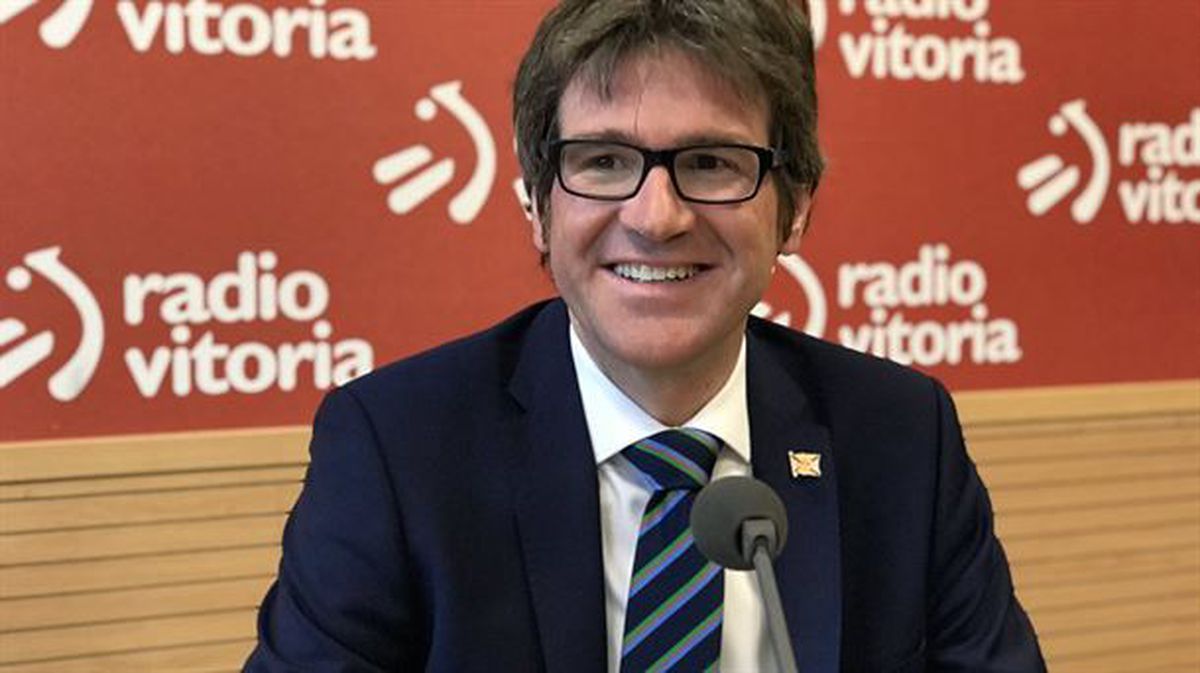 Gorka Urtaran, Radio Vitoriako estudioetan. 