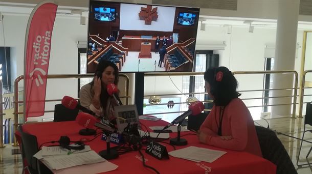 Radio Vitoria Gaur desde el Parlamento Vasco.