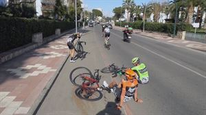 Óscar Rodríguez sufre una caída pero consigue finalizar la etapa