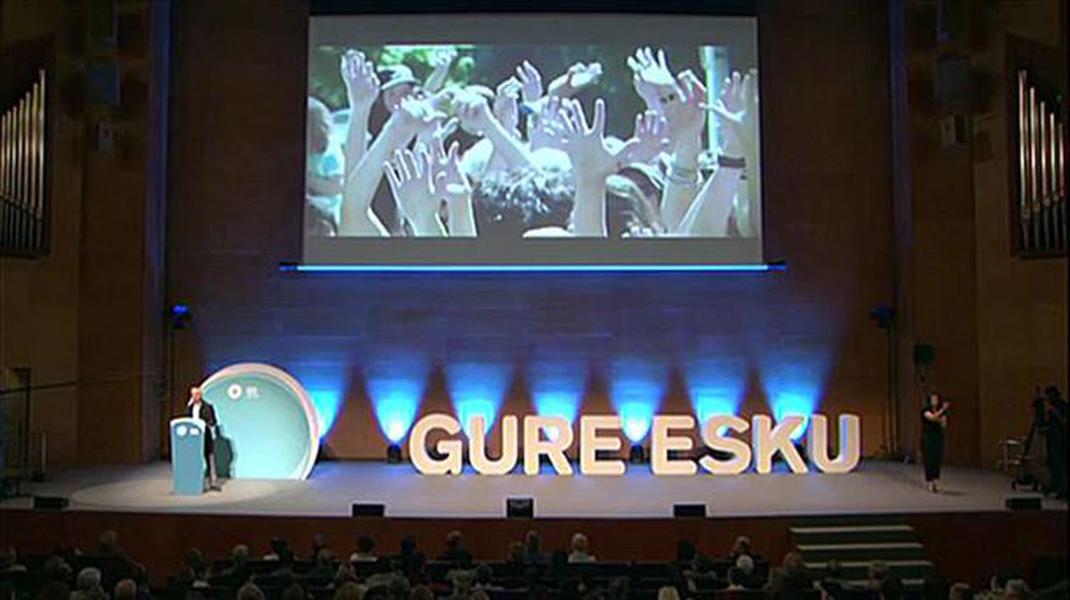 Acto de Gure Esku Dago en el Palacio Euskalduna