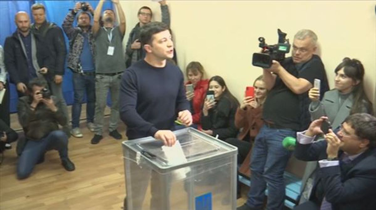 Abren las urnas en Ucrania 