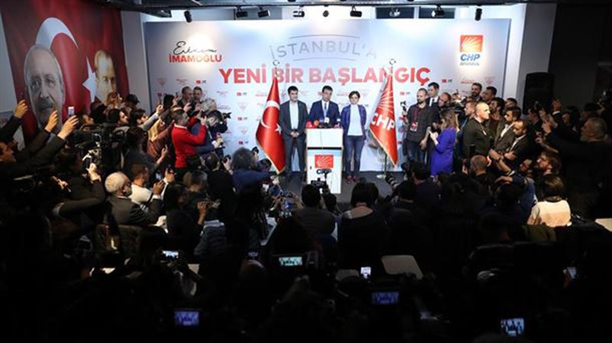 El candidato del partido de la oposición CHP a la alcaldía de Estambul, Ekrem Imamoglu