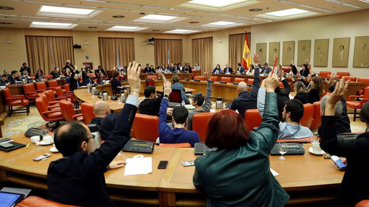 La votación en la Diputación Permanente del Congreso.