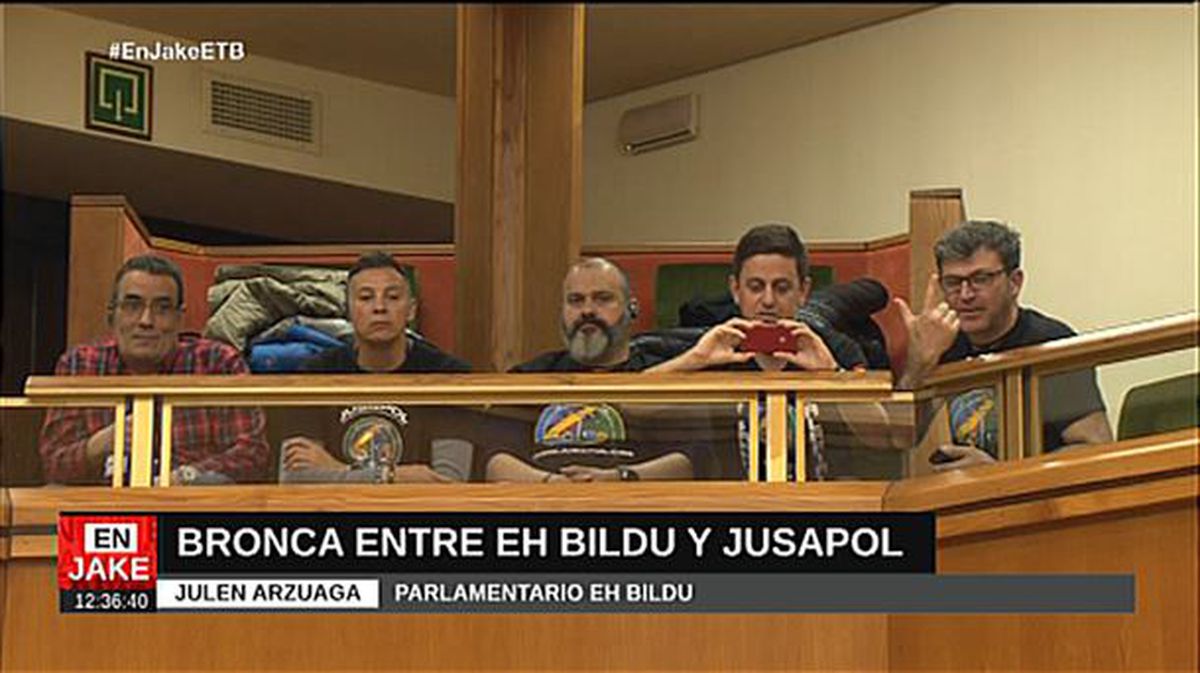 ¿Qué significa este gesto de Jusapol realizado en el Parlamento Vasco?