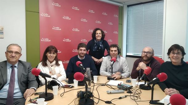 Tertulia municipal del Parlamento en las Ondas Navarra en Radio Euskadi.