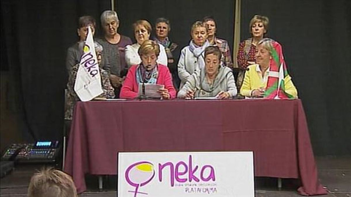 Representantes de la asociación de mujeres pensionistas Oneka en Bilbao.