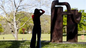 Hernaniko Chillida Leku museoak ate irekiko asteburu batekin ospatuko du artista donostiarraren mendeurrena