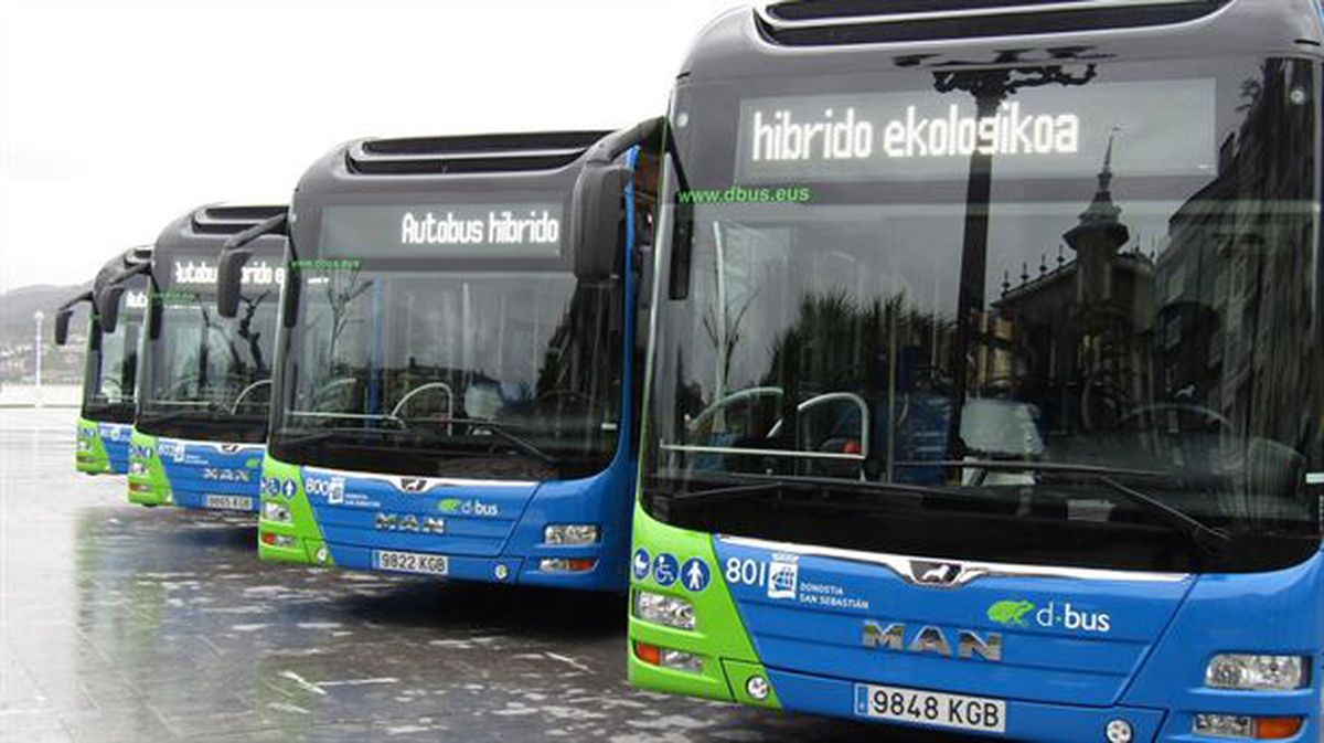 Cuatro autobuses híbridos de Dbus en línea 