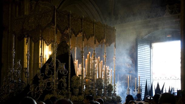 Procesionando en la Semana Santa de Sevilla