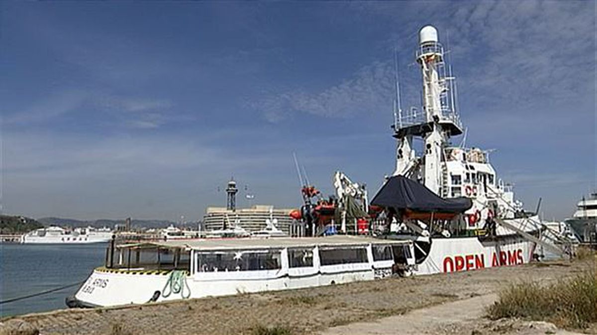 El barco Open Arms, amarrado en el puerto de Barcelona