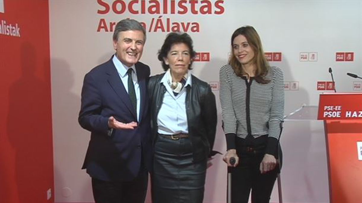 Pedro Saura, Isabel Celaá y Maider Etxebarria en un acto político del PSE