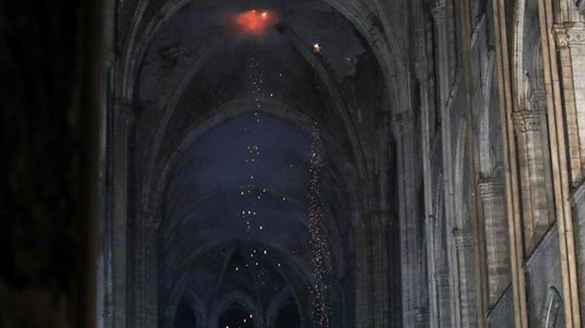 Interior de la catedral de Notre Dame (EFE)