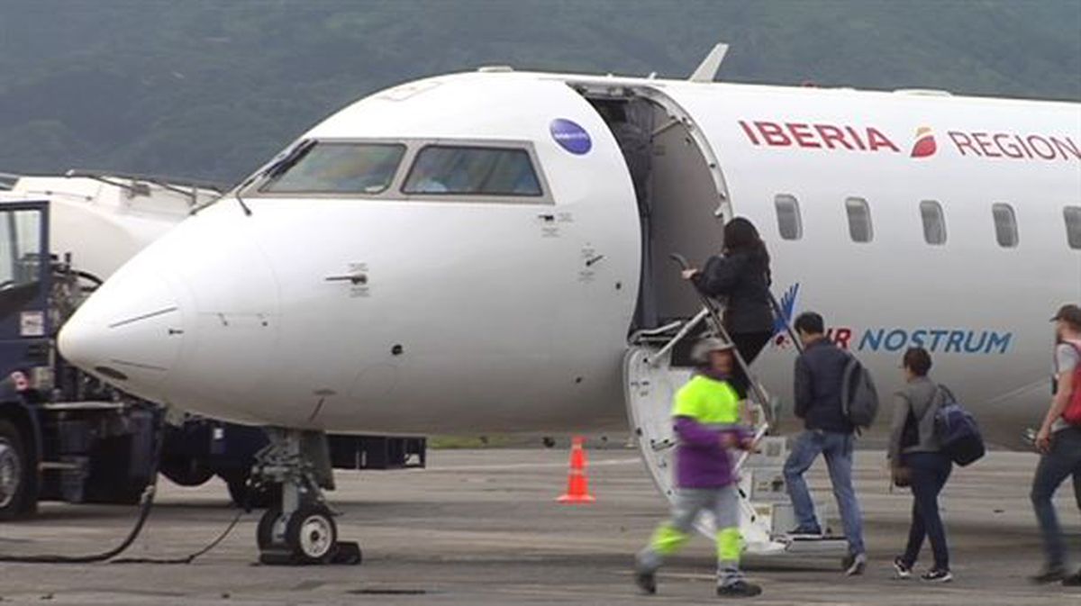 Imagen de archivo de un avión en el aeropuerto de Hondarribia