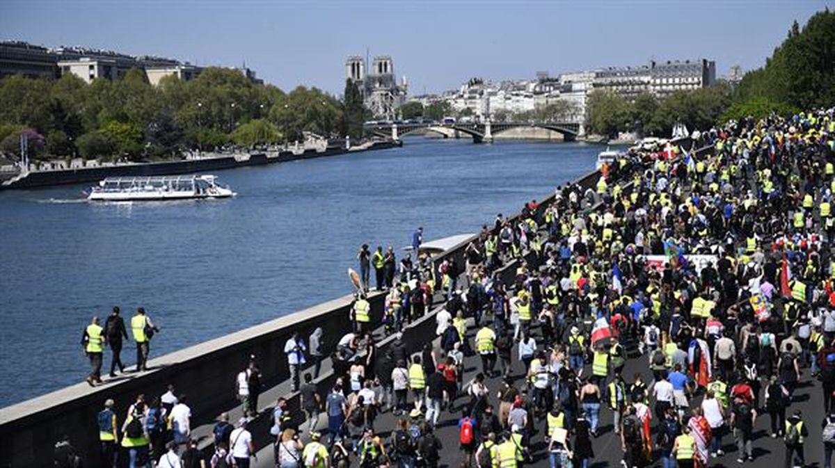 'Txaleko horien' protesta, Parisen. Argazkia: Efe