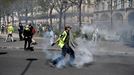 Incidentes entre 'chalecos amarillos' y la Policía en París title=