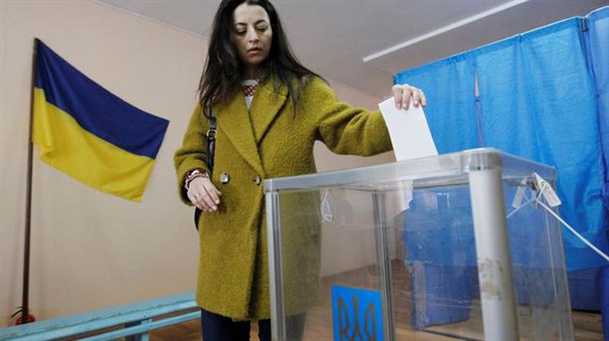 Zelenski parte como favorito en la segunda vuelta de las presidenciales en Ucrania. Foto: EFE