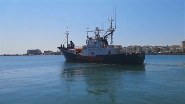 El 'Aita Mari' viaja rumbo a Lesbos