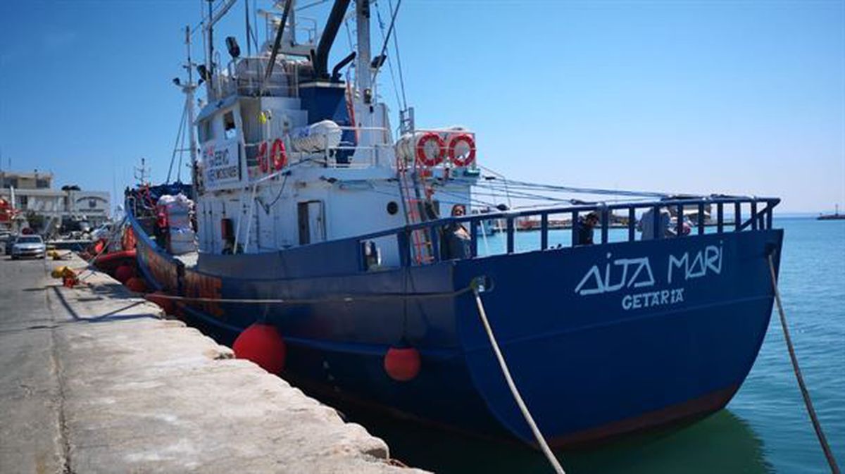 El barco Aita Mari, en Grecia.