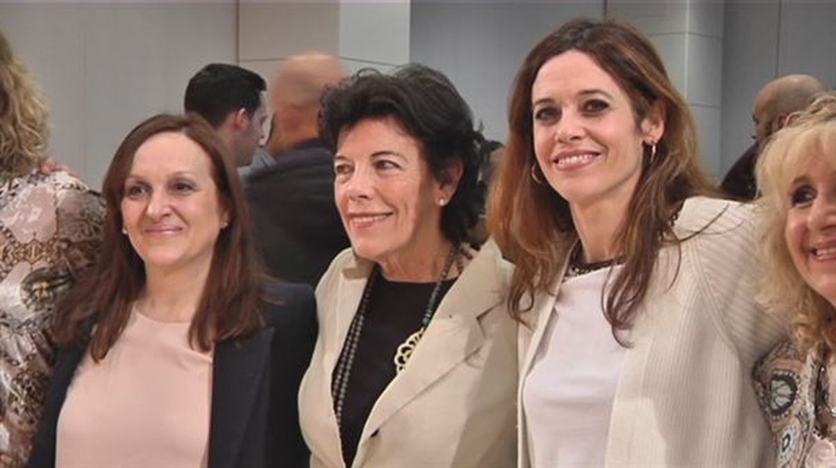 Julia Liberal, Isabel Celaá y Maider Etxebarria en un mitin del PSE