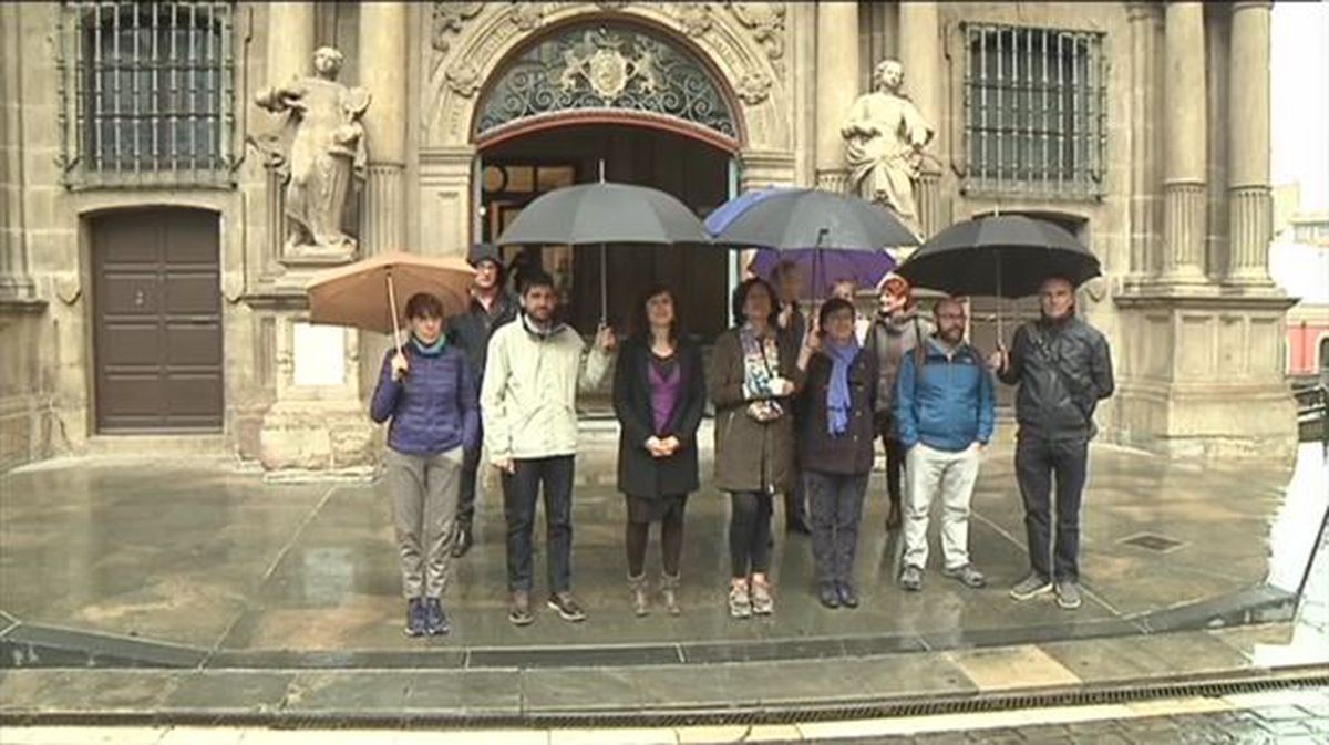 Concentración ante el Ayuntamiento de Pamplona