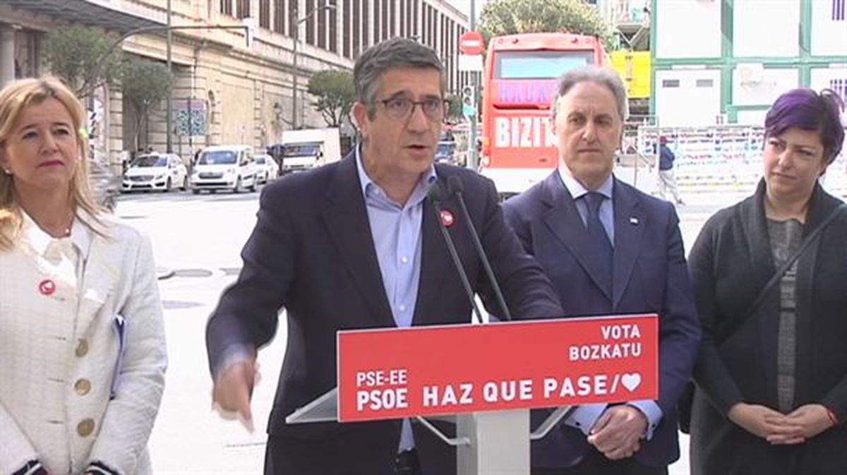 Patxi López se dirige a simpatizantes en Bilbao