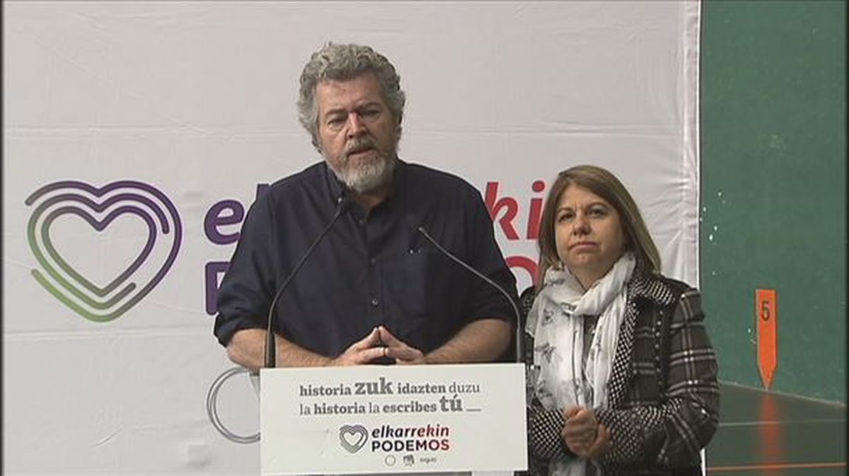 Juantxo López de Uralde y Kontxi Palencia en el acto de Elkarrekin Podemos en Amurrio