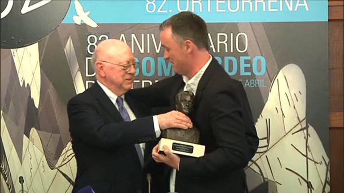 Mikel Ayestaran recibe el Premio George Steer/Gernika por un Periodismo de Paz