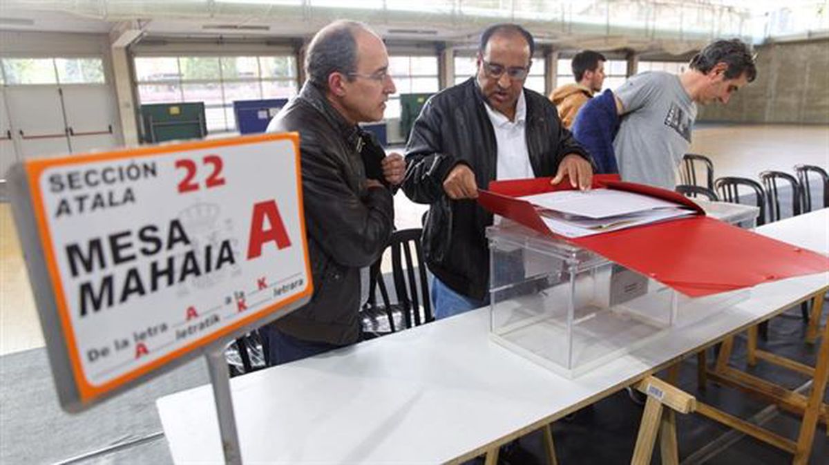 Una mesa electoral durante los comicios municipales de 2019. 
