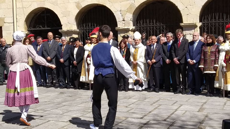 Desde primera hora los alaveses se han acercado a  Armentia. (Foto: Radio Vitoria)