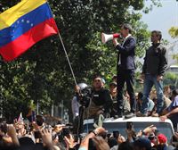 Guaidó libera al opositor Leopoldo López e impulsa un golpe militar contra Maduro