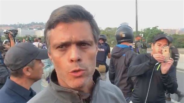 Leopoldo López tras su liberación este martes.