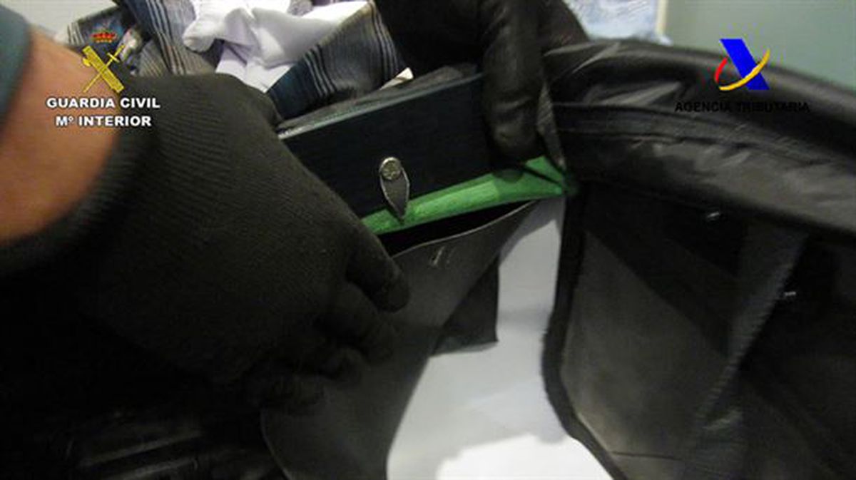 Cocaína en una maleta interceptada en el Aeropuerto de Bilbao