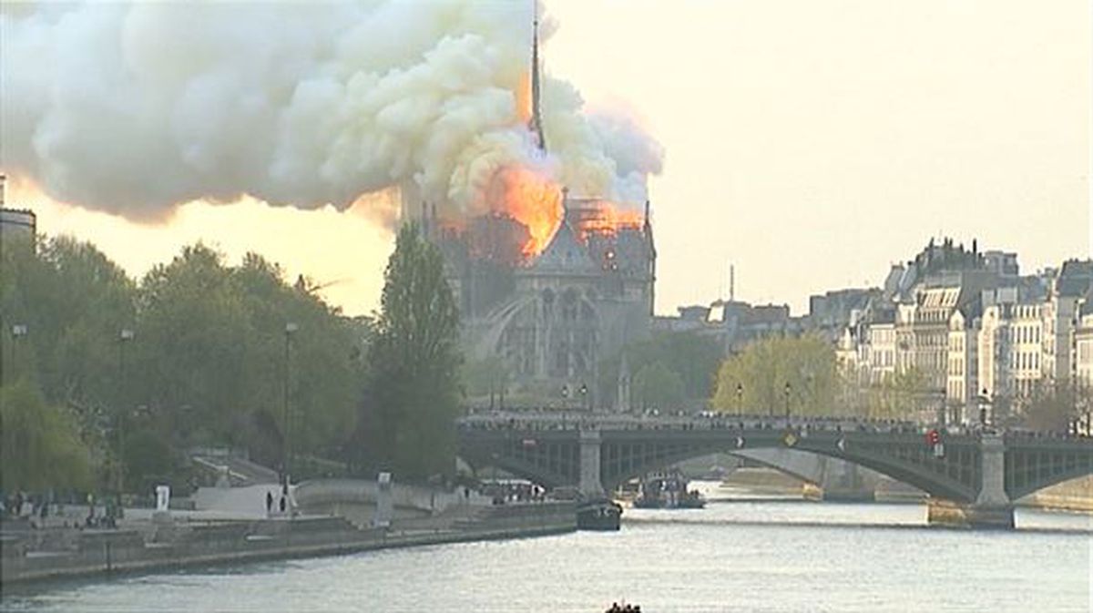 Notre Dame en llamas