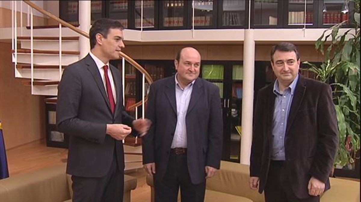 Pedro Sánchez, Andoni Ortuzar y Aitor Esteban en una imagen de archivo