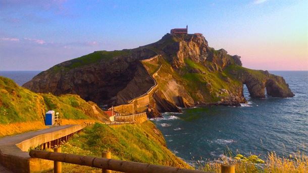 Gaztelugatxe, lugar donde recogerán plástico. Foto: Julen Iturbe