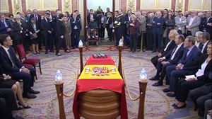 Centenares de personas despiden a Rubalcaba en el Congreso de los Diputados