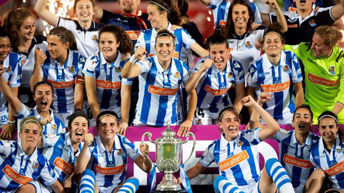 La Real ha logrado, entre otros títulos, la Copa de la Reina de fútbol en este 2019. Foto: EFE. 