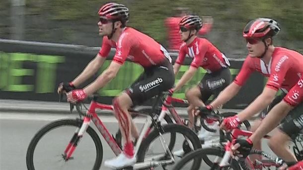 Tom Dumoulin tras su caída en el Giro