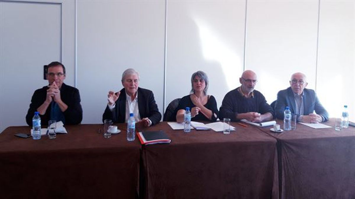 Betbdeder, Veunac, Funosas, Berhokoirigoin y Etchegaray durante la comparecencia en Biarritz