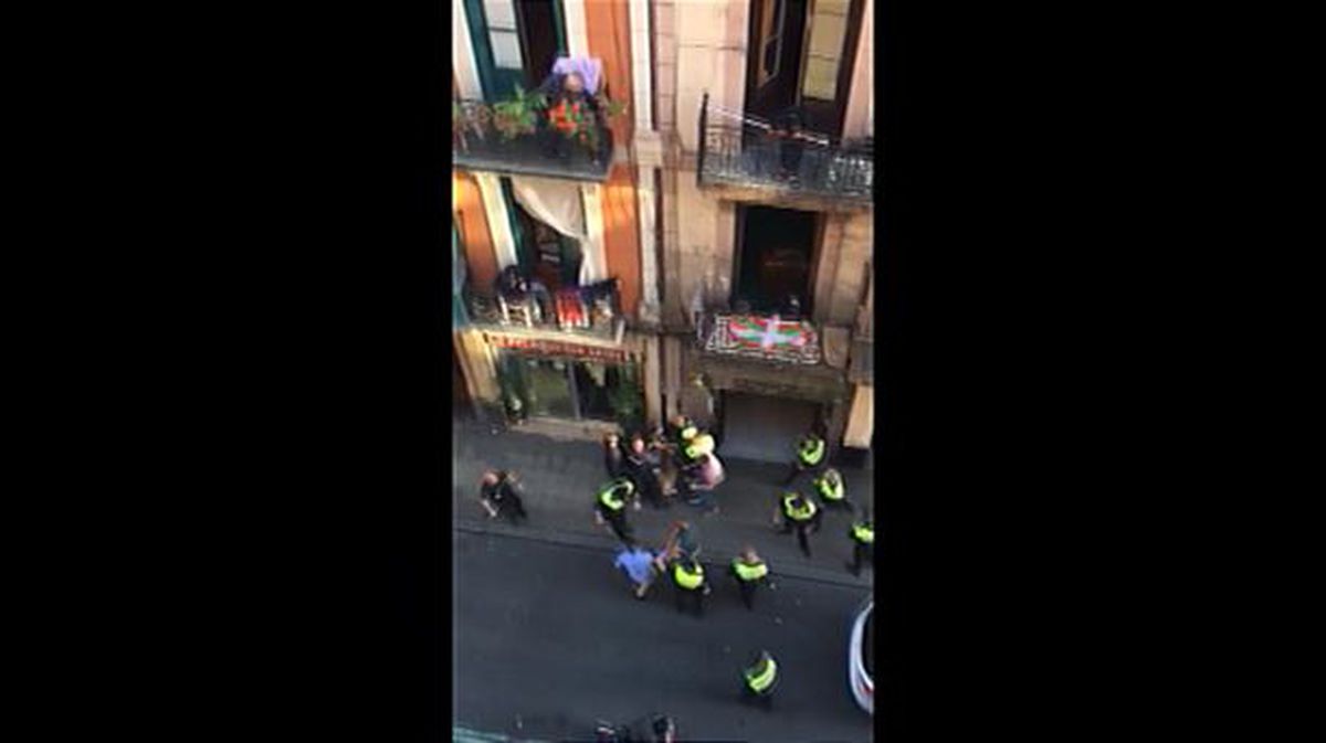 Vídeo de las cargas policiales en el barrio San Francisco de Bilbao, mayo 2019.