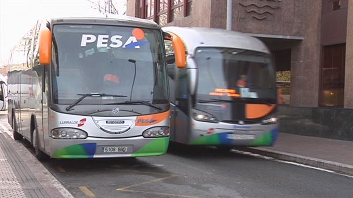 Autobus de la empresa Pesa.