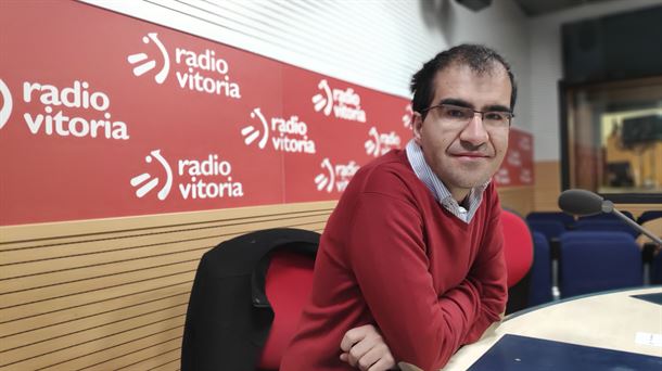 Javier Gomez, Radio Vitoriako estudioetan. 