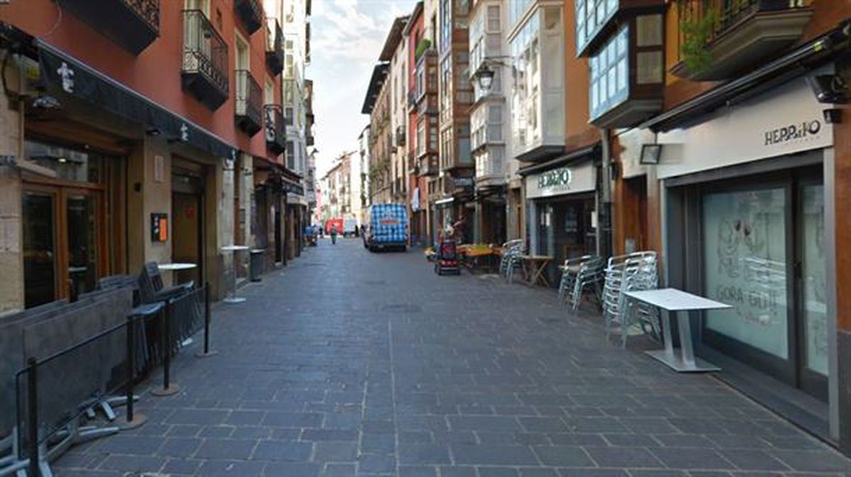 Calle Cuchillería de Vitoria-Gasteiz. Imagen obtenida de un vídeo de EiTB.
