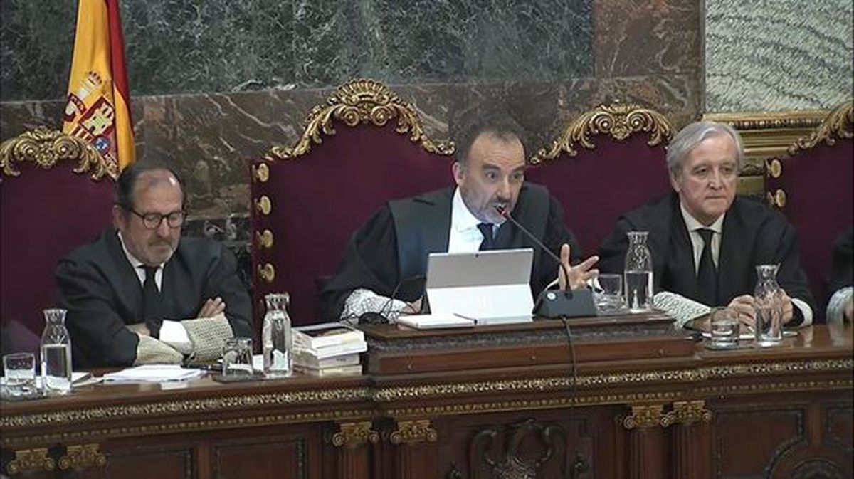 El juez Manuel Marchena (c), presidente del tribunal que ha juzgado el 'procés'. Foto: EFE